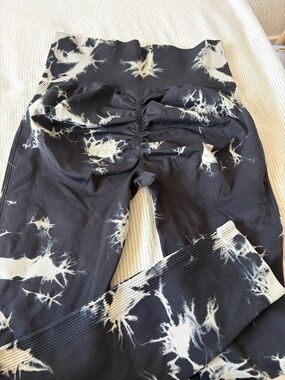 Women’s Tie-Dye Black and White Leggings